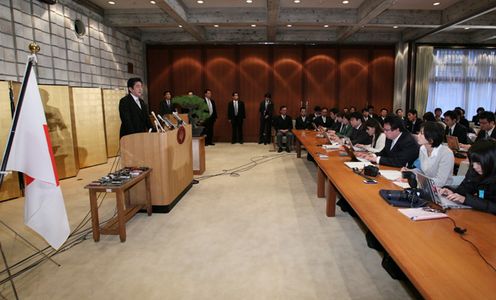 安倍总理举行了新年记者招待会。