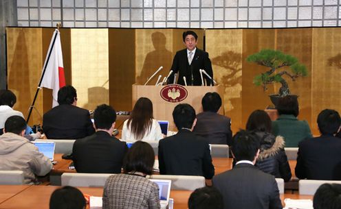 安倍总理举行了新年记者招待会。