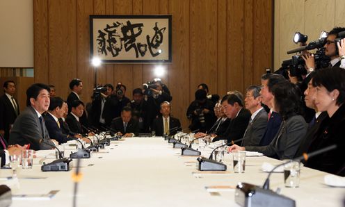 安倍总理在总理大臣官邸出席了政府执政党联络会议。