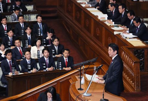 安倍总理在众议院及参议院全体会议上发表了第183届国会施政方针演说。
