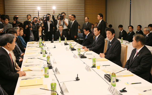 安倍总理在总理大臣官邸召开了第五次教育再生实行会议。