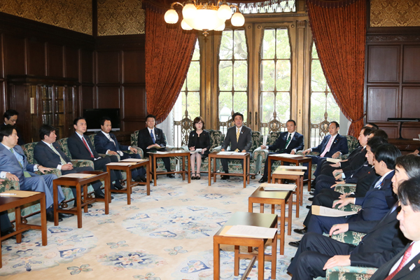 安倍总理在国会内召开了第二次行政改革推进本部会议。