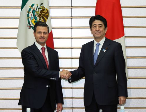 安倍总理在总理大臣官邸与墨西哥合众国总统恩里克•培尼亚•涅托举行了会谈。