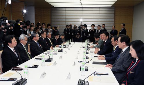 安倍总理在总理大臣官邸召开了第四次“有关设立国家安全保障会议的有识之士会议”。