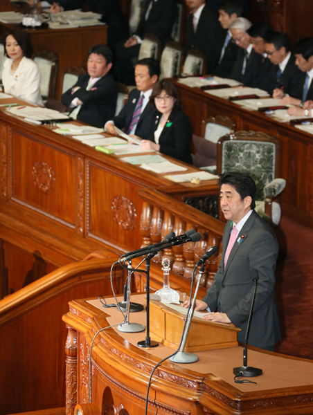 安倍总理出席了众议院全体会议。