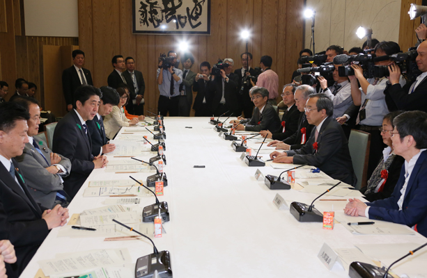 安倍总理在总理大臣官邸召开了2013年第三次（总计第109次）综合科学技术会议。