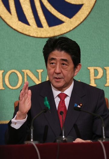 安倍总理在东京都内的日本记者俱乐部进行了题为“面向增长战略”的演讲。