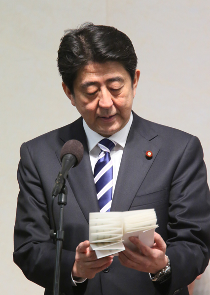 在天皇皇后两陛下的光临下，安倍总理出席了在东京宪政纪念馆召开的主权恢复国际社会回归纪念典礼。