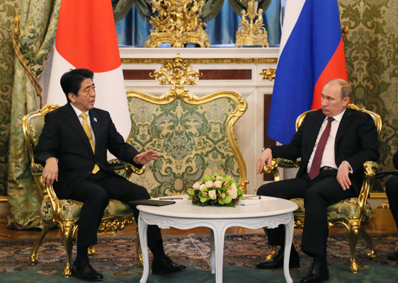 安倍总理在对俄罗斯及中东的访问行程中访问了俄罗斯。