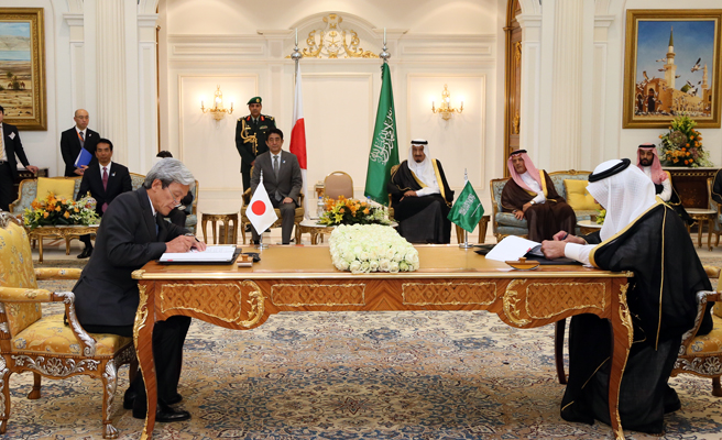 安倍总理访问了沙特阿拉伯王国。