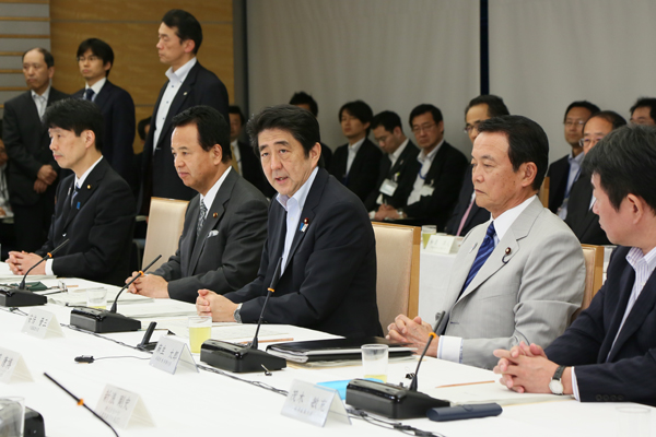 安倍总理在总理大臣官邸召开了第十一次产业竞争力会议。