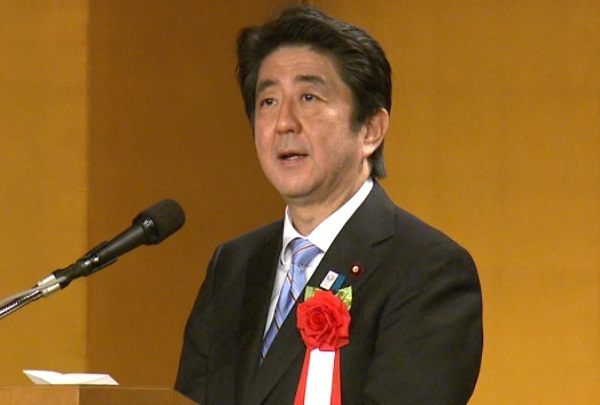 安倍总理出席了在东京都内举行的日本药学会创立120周年纪念典礼。
