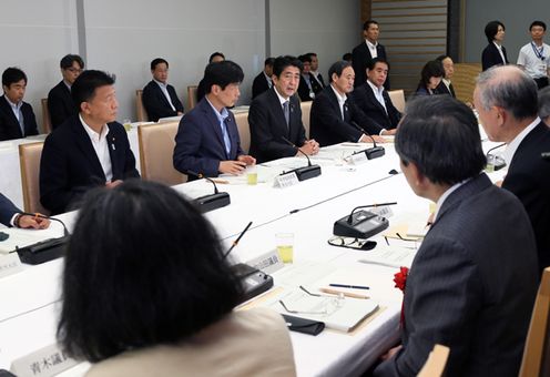 安倍总理在总理大臣官邸召开了综合科学技术会议。