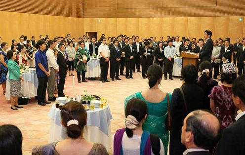 安倍总理在总理大臣官邸召开了“日本青年海外协力队激励会”。