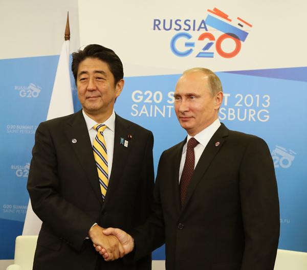 为了出席G20圣彼得堡峰会，安倍总理访问了俄罗斯连邦。