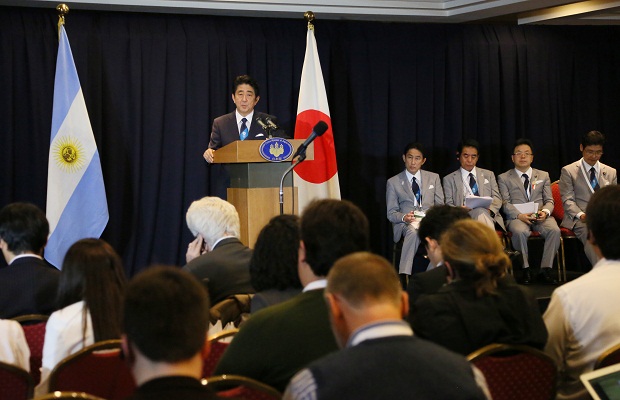 正在阿根廷共和国访问的安倍首相在“第125次国际奥林匹克委员会(IOC)全会”上进行了东京的申办陈述并举行了官方新闻发布会。