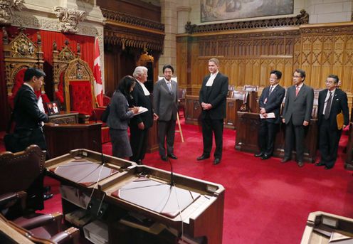 安倍总理访问了加拿大。