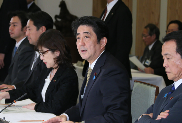 安倍总理在总理大臣官邸召开了第七次行政改革推进会议。