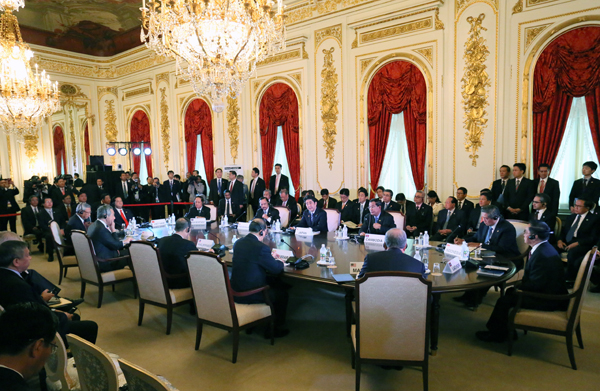 安倍总理出席了日本与东南亚国家联盟（ASEAN）特别首脑会议等。