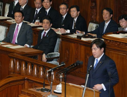安倍总理上午及下午出席了众议院预算委员会，傍晚出席了众议院全体会议。