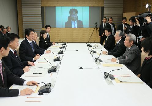 安倍总理在总理大臣官邸召开了第三次国家战略特别区域咨询会议。