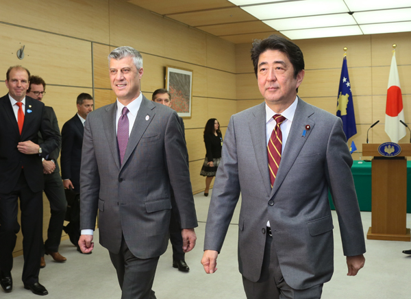 安倍总理在总理大臣官邸与科索沃共和国总理哈希姆•萨奇举行了会谈等。
