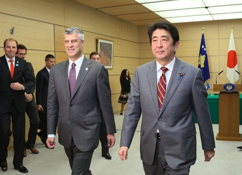 安倍总理在总理大臣官邸与科索沃共和国总理哈希姆•萨奇举行了会谈等。
