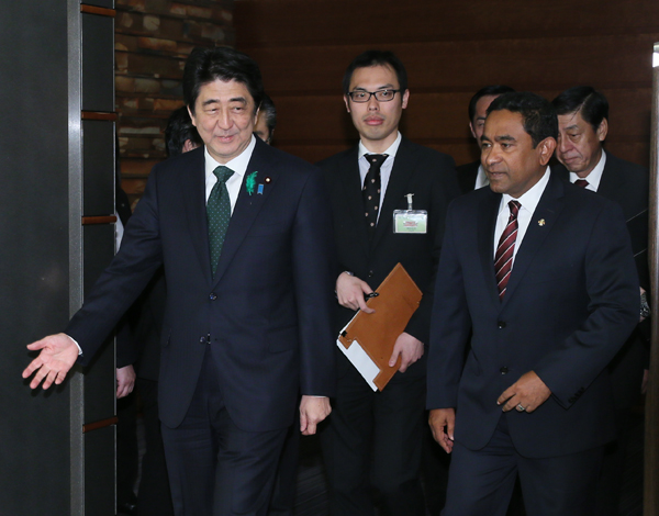 安倍总理在总理大臣官邸举行了日本・马尔代夫首脑会谈等。
