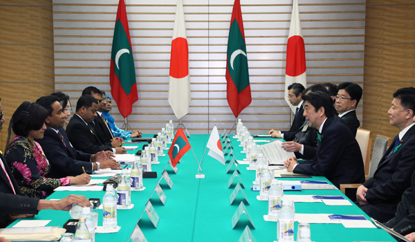 安倍总理在总理大臣官邸举行了日本・马尔代夫首脑会谈等。
