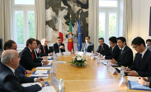 安倍总理访问了葡萄牙共和国。