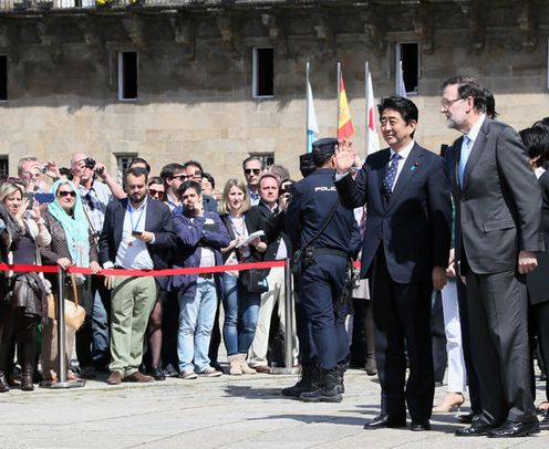 安倍总理访问了西班牙。
