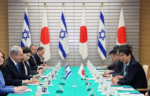 安倍总理在总理大臣官邸与以色列国总理本雅明•内塔尼亚胡举行了会谈等。