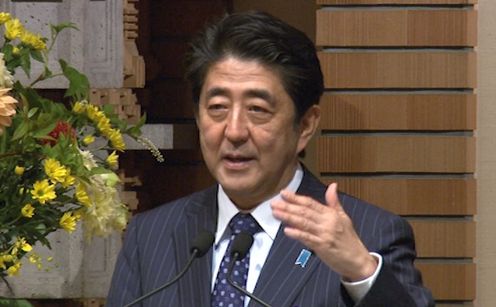 安倍总理出席了在东京都内举行的第二十次国际交流会议“亚洲的未来”晚餐会，并发表了演讲。