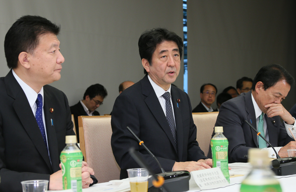 安倍总理在总理大臣官邸召开了第六次国家战略特别区域咨询会议。
