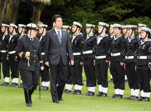 安倍总理访问了新西兰。