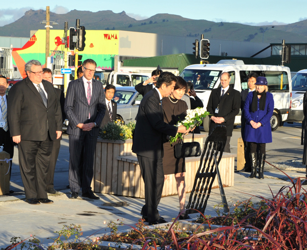 安倍总理访问了新西兰。