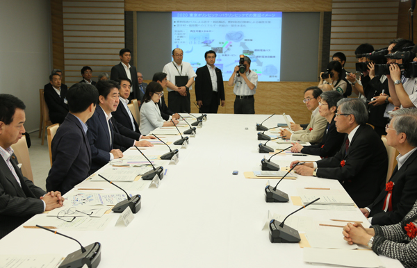 安倍总理在总理大臣官邸召开了第三次综合科学技术・创新会议。