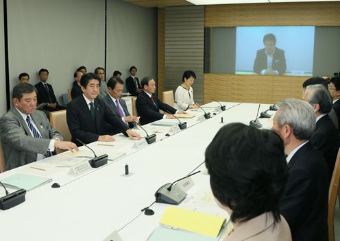 安倍总理在总理大臣官邸召开了第8次国家战略特别区域咨询会议。