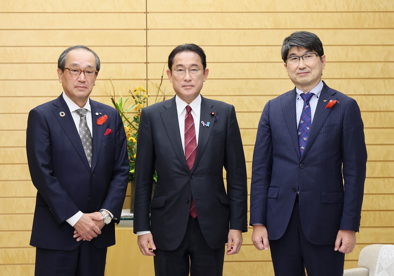 广岛市长和长崎市长拜访并递交请求函
