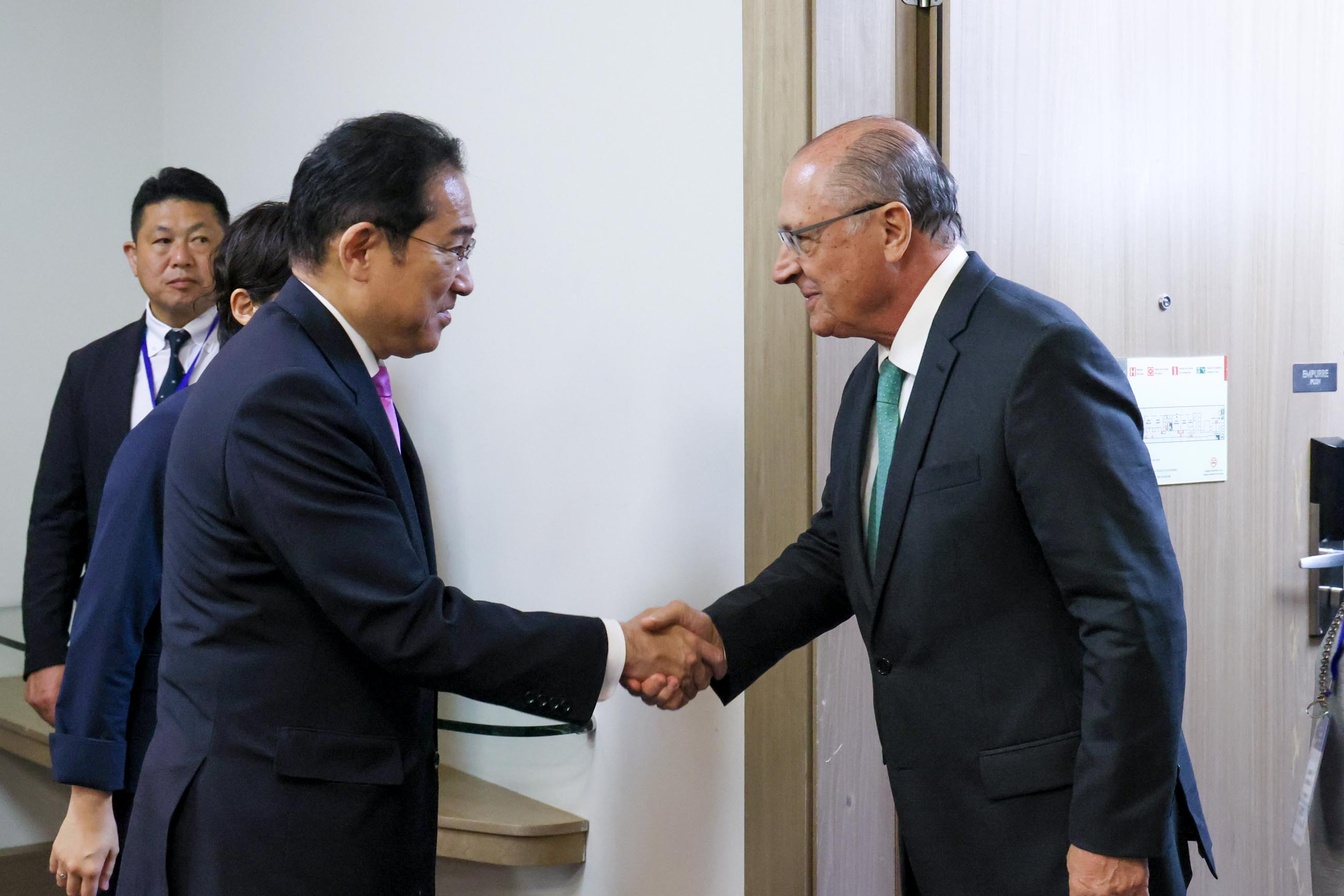 岸田首相会见巴西副总统阿尔克明