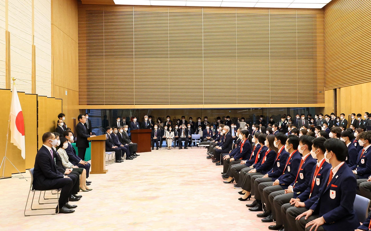 授予北京冬奥会及冬残奥会日本选手代表团的内阁总理大臣感谢状颁发仪式