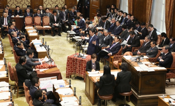 安倍总理出席了众议院预算委员会、参议院全体会议及众议院全体会议。