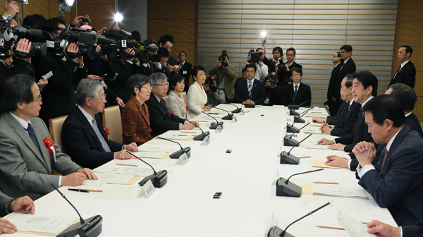 安倍总理在总理大臣官邸召开了第7次综合科学技术・创新会议。