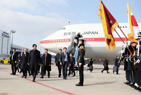 安倍总理抵达韩国