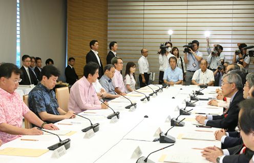 安倍总理在总理大臣官邸召开了第30次综合科学技术・创新会议。