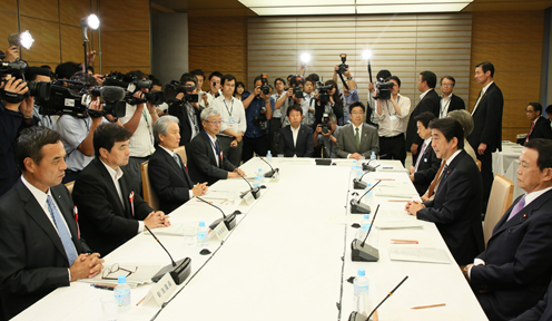 安倍总理在总理大臣官邸召开了2017年第9次经济财政咨询会议。