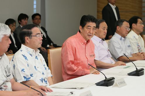 安倍总理在总理大臣官邸召开了第29次地球温暖化对策推进本部会议。