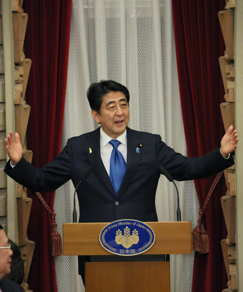 安倍总理在总理大臣公邸主办了第7次日本与湄公河流域国家首脑会议相关人员欢迎晚宴。