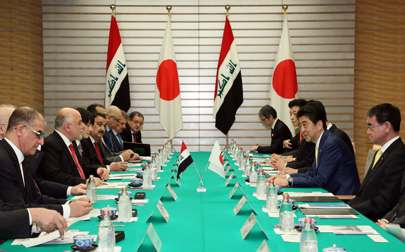 安倍总理在总理大臣官邸与伊拉克共和国总理海德尔·阿巴迪 举行了首脑会谈等。