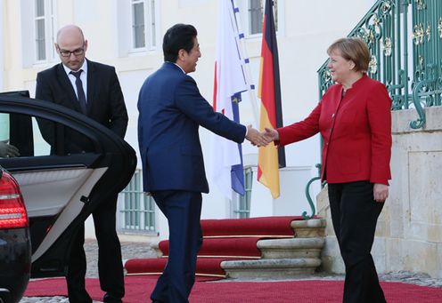 安倍总理访问了比利时王国的布鲁塞尔及德意志联邦共和国的柏林。